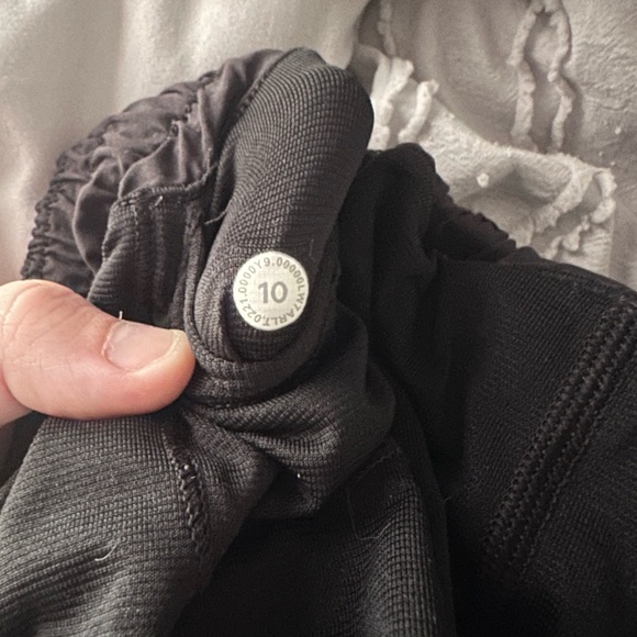 Lululemon Hotty Hot Shorts 4 in - Picture 4 of 4